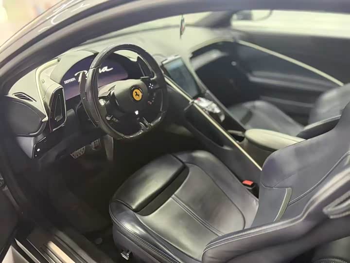 Фото 4 - Ferrari Roma