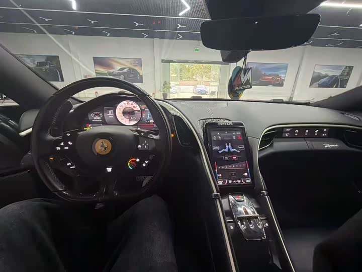 Фото 6 - Ferrari Roma