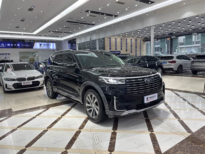 Photo 4 - Ford Explorer