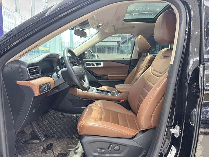 Photo 5 - Ford Explorer