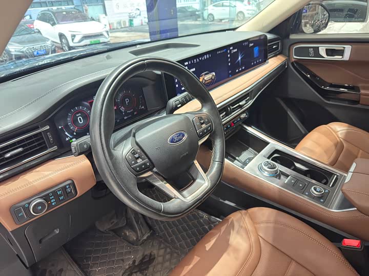 Photo 6 - Ford Explorer