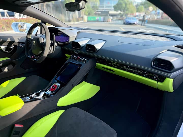 Фото 6 - Lamborghini Huracán