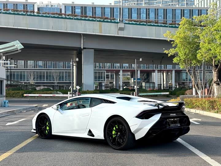 Фото 9 - Lamborghini Huracán