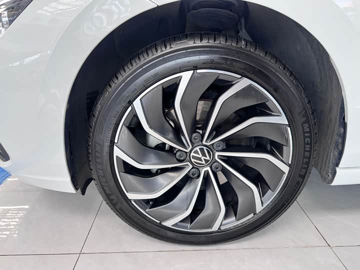 Фото 4 - Volkswagen Golf