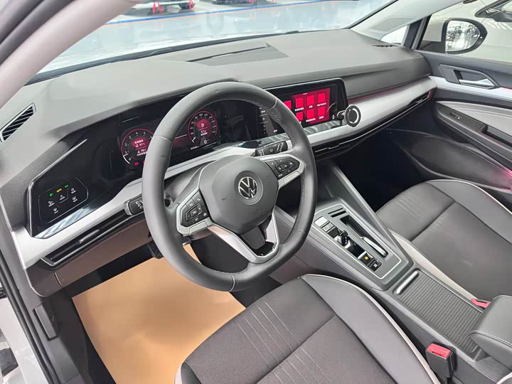 Фото 7 - Volkswagen Golf