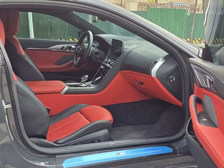 Фото 4 - BMW 8 Series