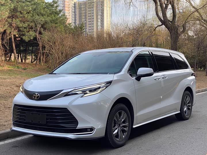 Фото 1 - Toyota Sienna