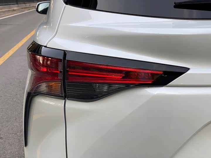 Фото 5 - Toyota Sienna