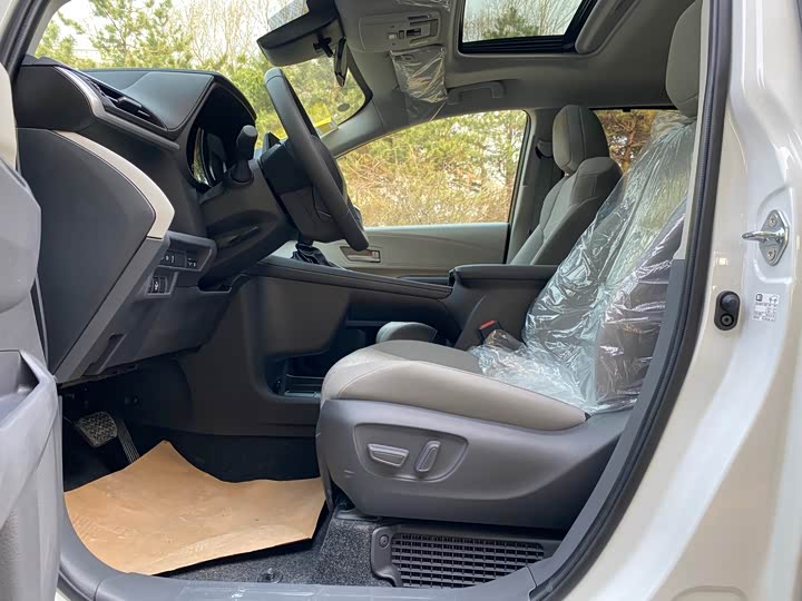 Фото 9 - Toyota Sienna