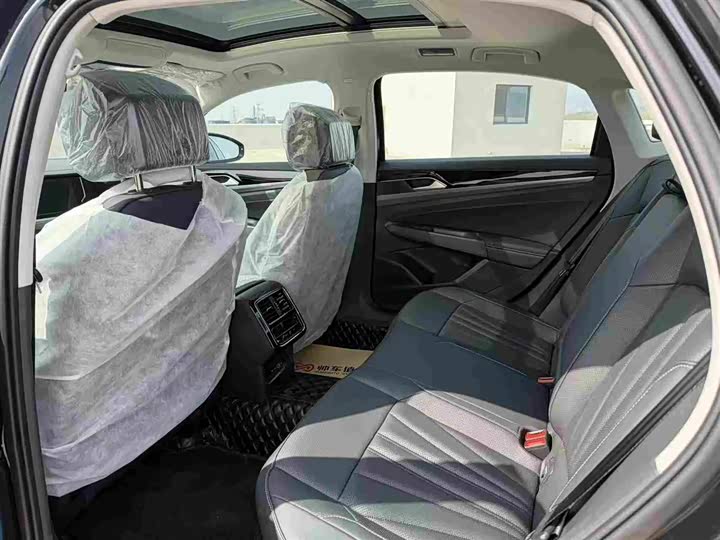 Photo 8 - Volkswagen Passat