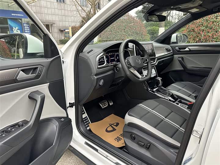 Photo 4 - Volkswagen T-Roc