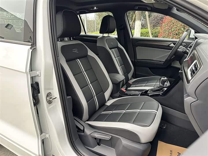 Photo 7 - Volkswagen T-Roc