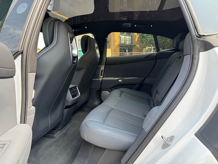 Фото 8 - Xiaomi YU7