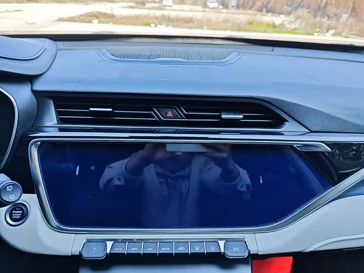 Photo 8 - Geely Atlas