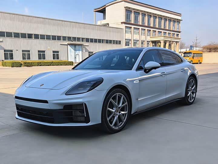 Photo 1 - Porsche Panamera