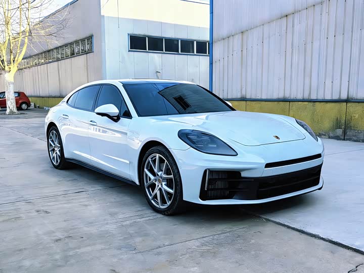 Photo 3 - Porsche Panamera