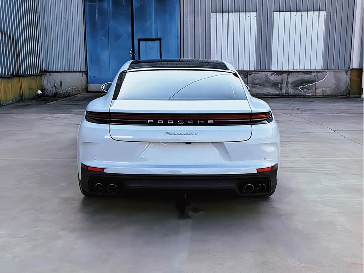 Photo 4 - Porsche Panamera