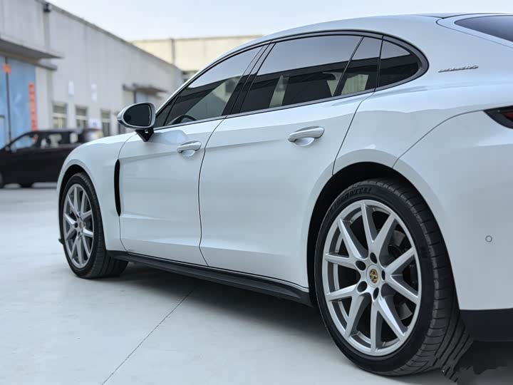 Photo 5 - Porsche Panamera