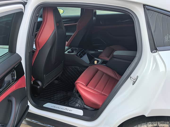 Photo 8 - Porsche Panamera