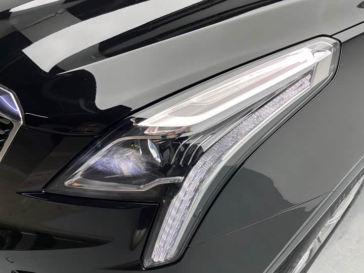 Фото 9 - Cadillac XT5