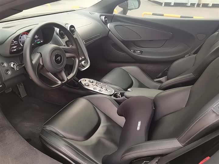 Фото 4 - McLaren GT