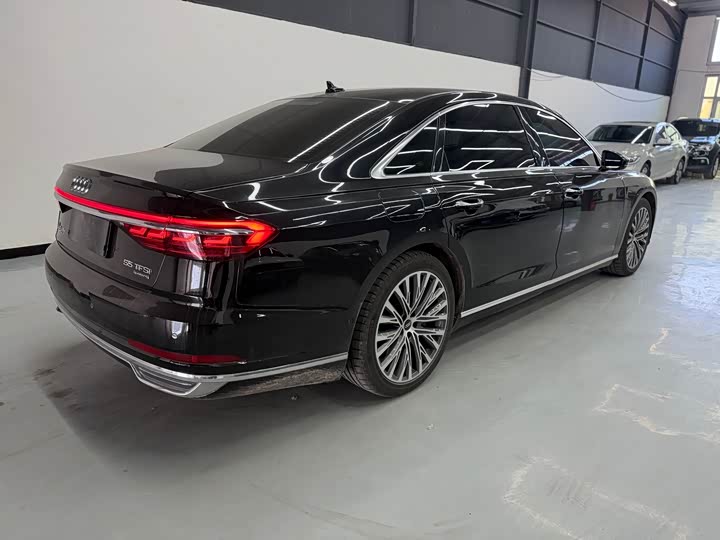 Photo 6 - Audi A8