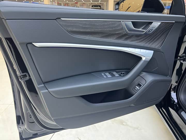 Фото 9 - Audi A6L