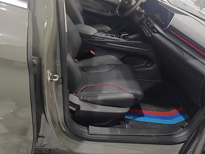 Фото 8 - Geely Binrui