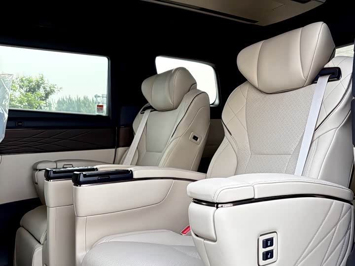 Фото 8 - Toyota Alphard