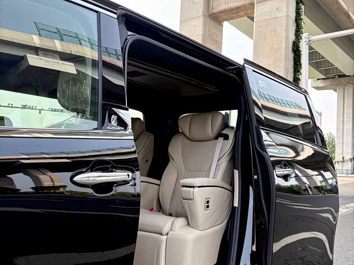 Фото 9 - Toyota Alphard