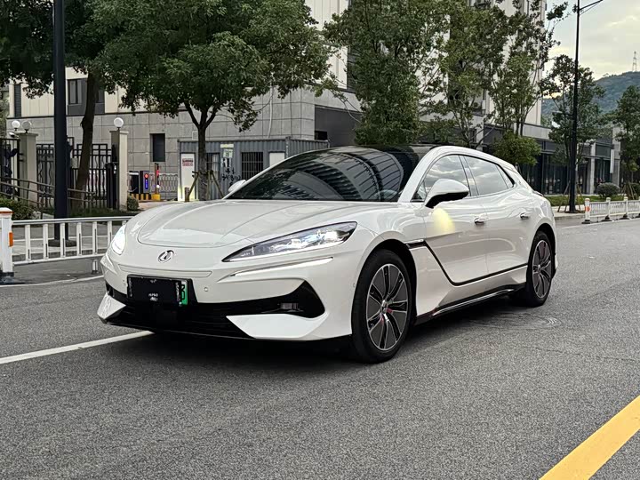 Photo 1 - Denza Z9GT