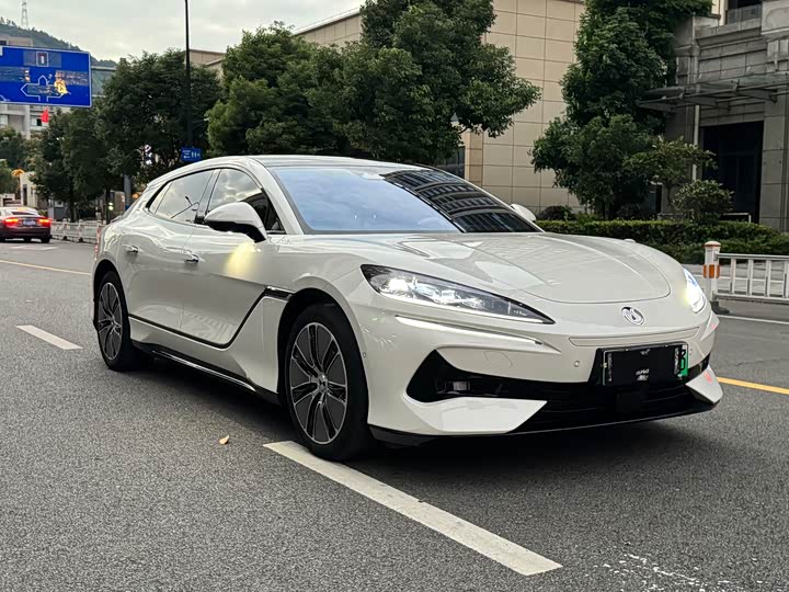 Photo 3 - Denza Z9GT