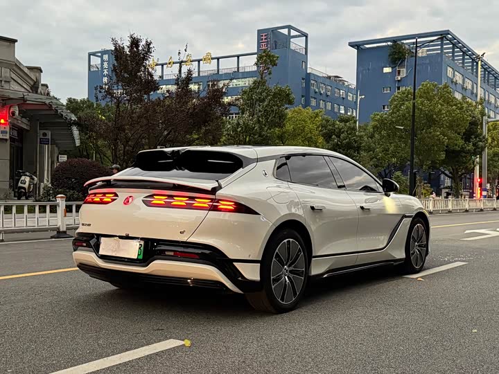 Photo 4 - Denza Z9GT