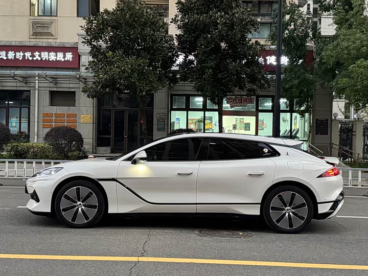 Photo 8 - Denza Z9GT