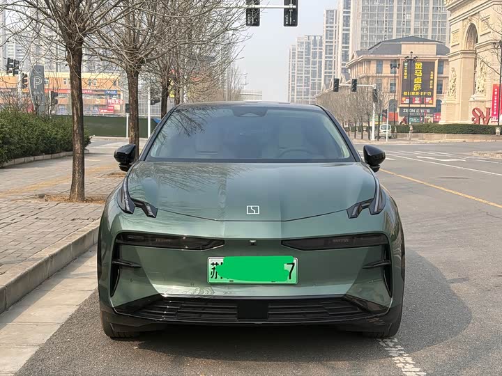 Фото 2 - Zeekr X