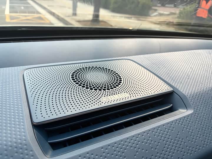 Фото 8 - Zeekr X