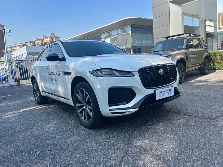 Фото 2 - Jaguar F-Pace