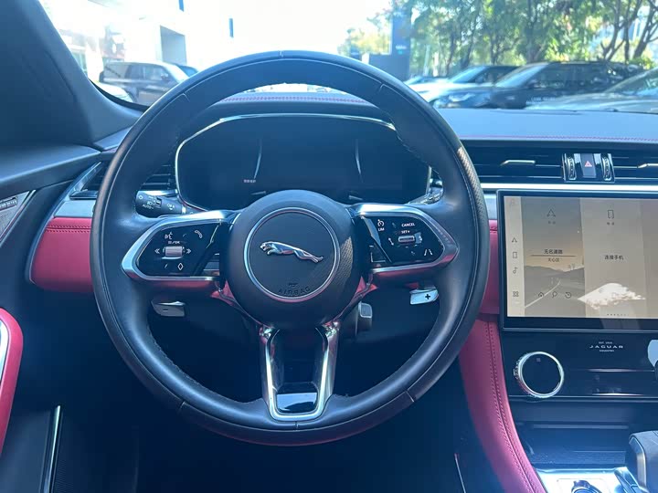 Фото 7 - Jaguar F-Pace