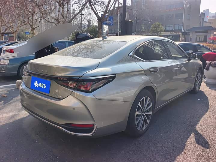 Фото 3 - Lexus ES