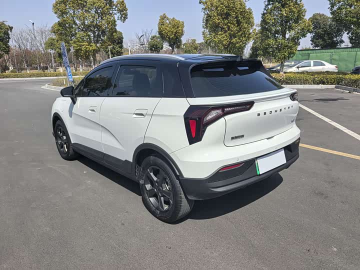 Фото 7 - Geely Geometry E Firefly