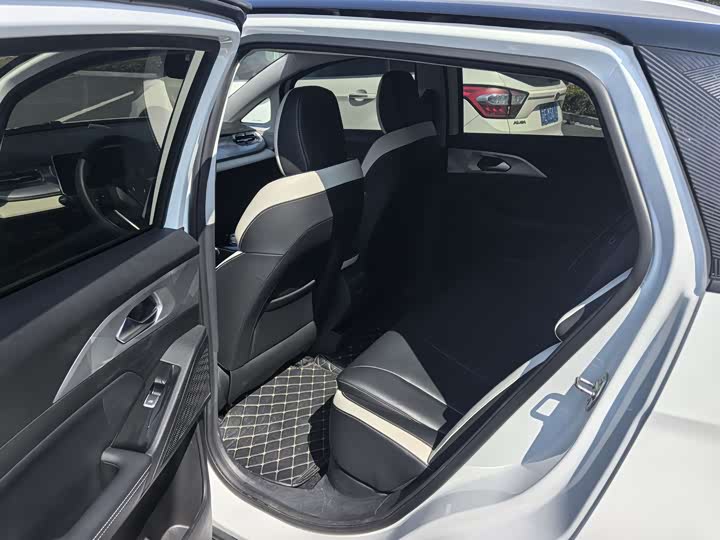 Фото 9 - Geely Geometry E Firefly