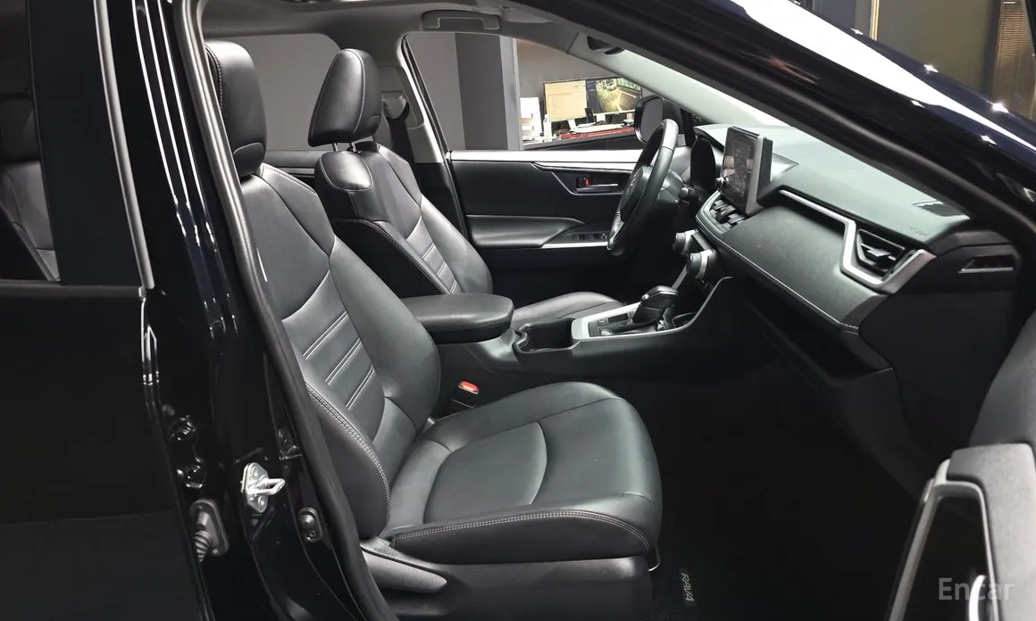 Фото 11 - Toyota RAV4