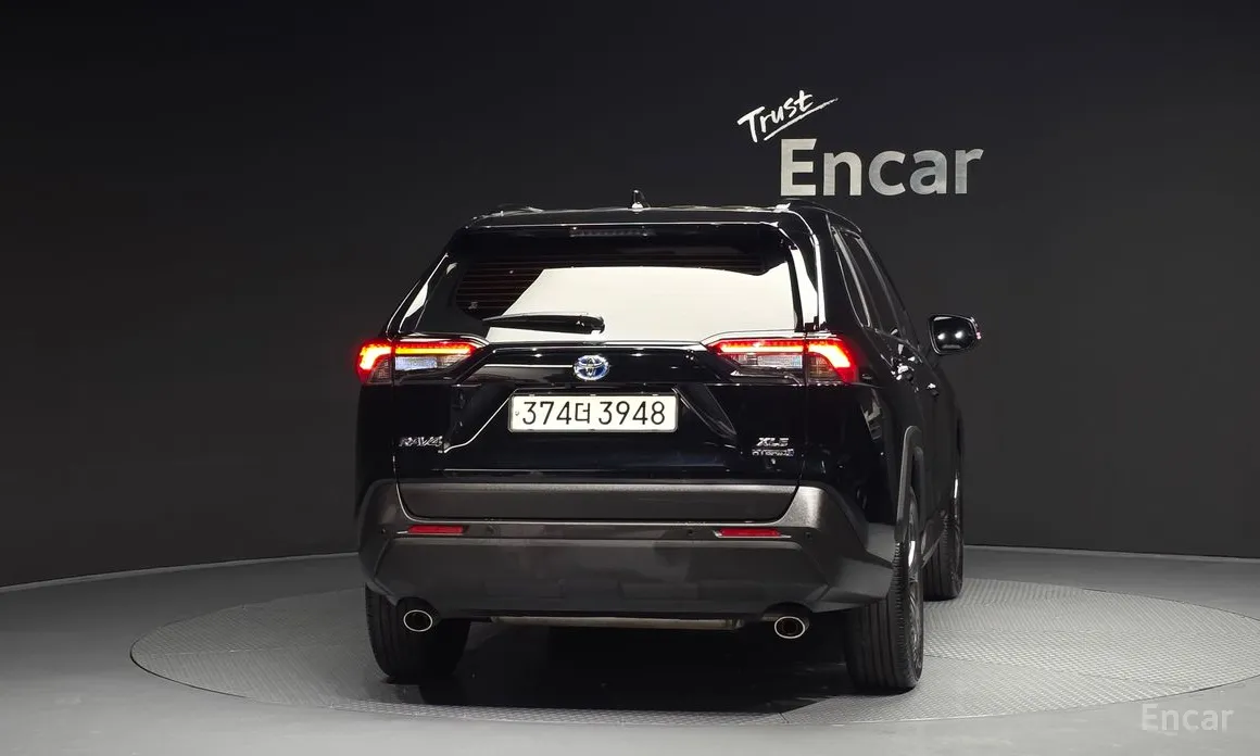 Фото 4 - Toyota RAV4