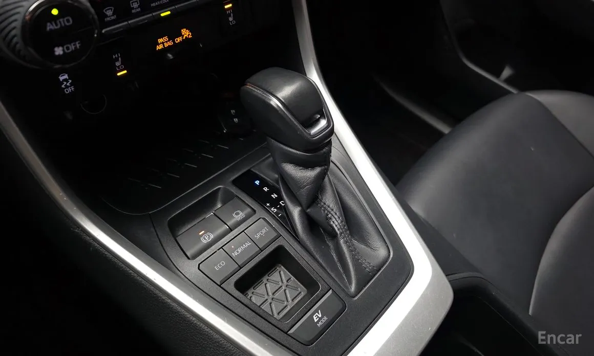 Фото 9 - Toyota RAV4