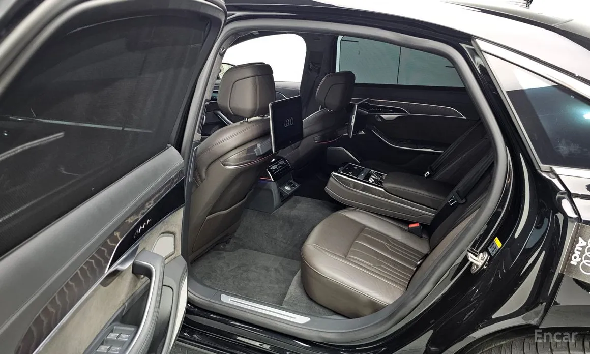 Фото 12 - Audi A8