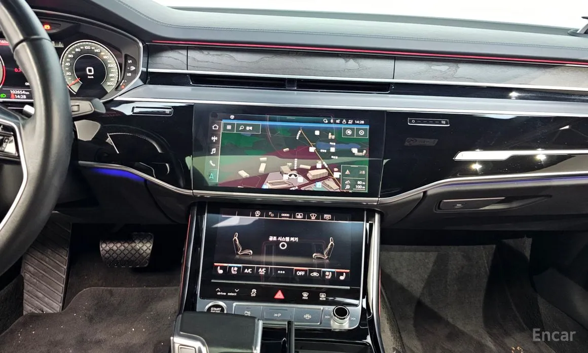 Фото 14 - Audi A8