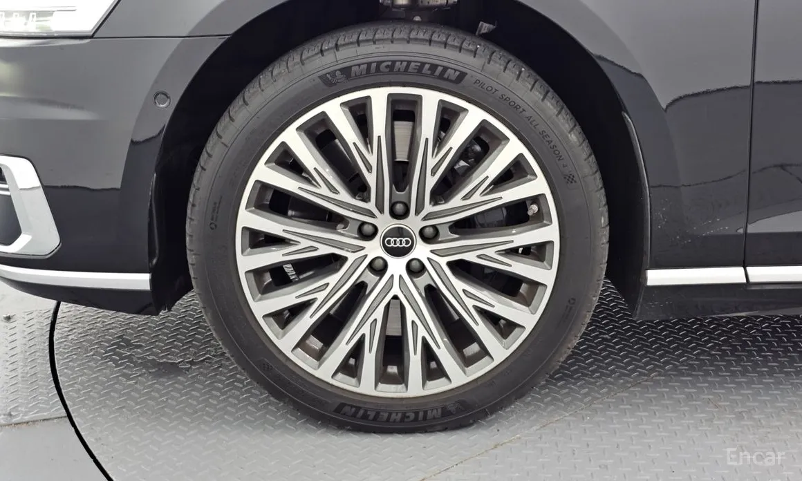 Фото 5 - Audi A8