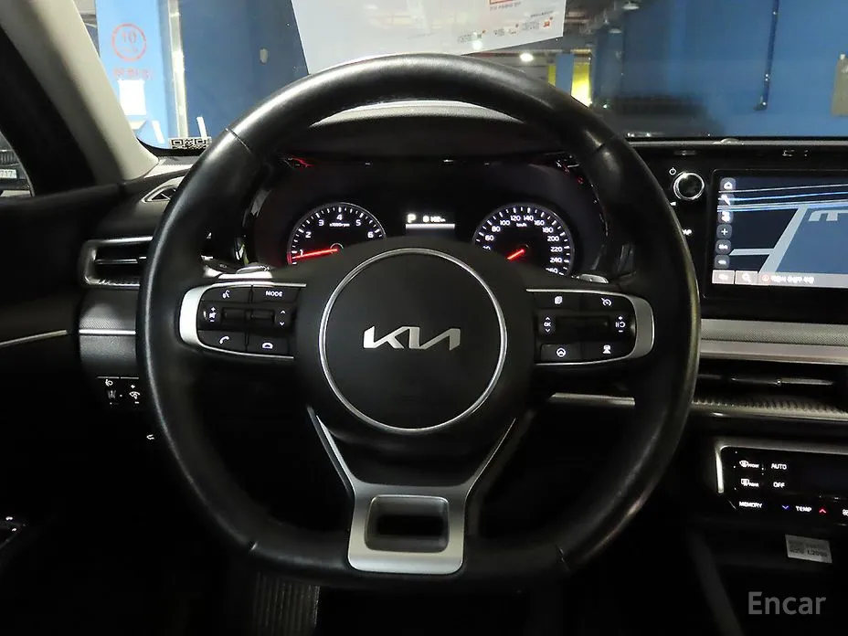 Photo 10 - Kia K5