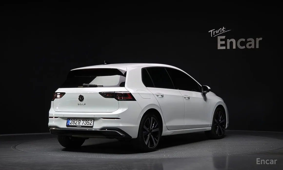 Фото 2 - Volkswagen Golf