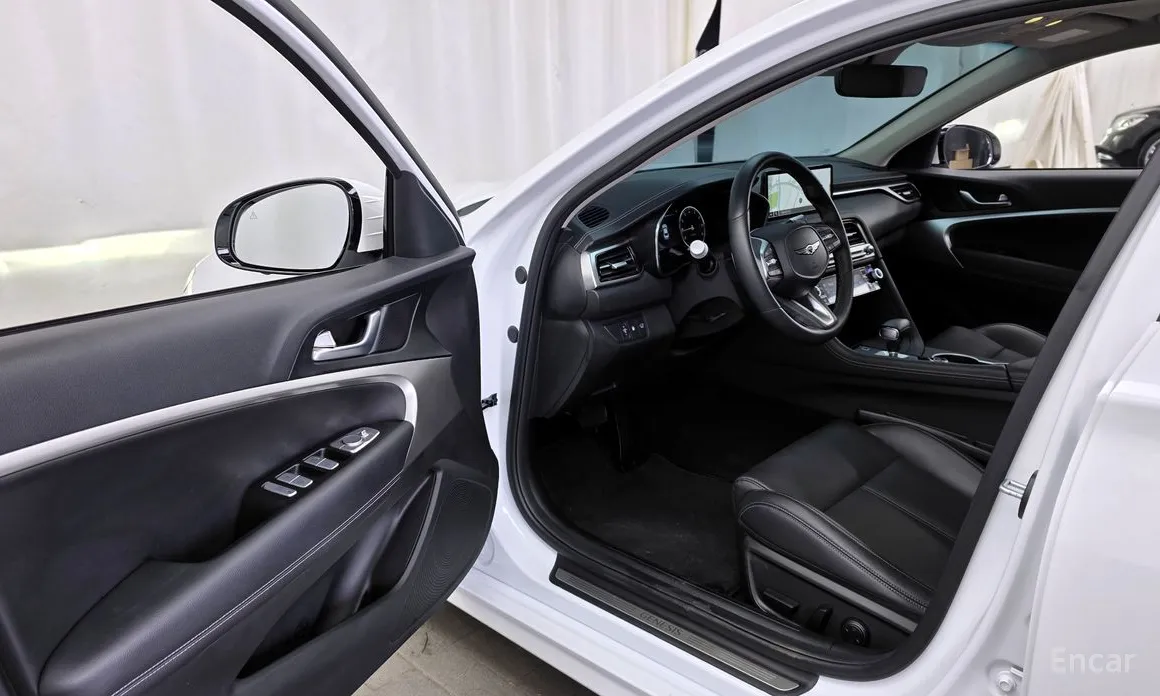 Фото 10 - Genesis G70